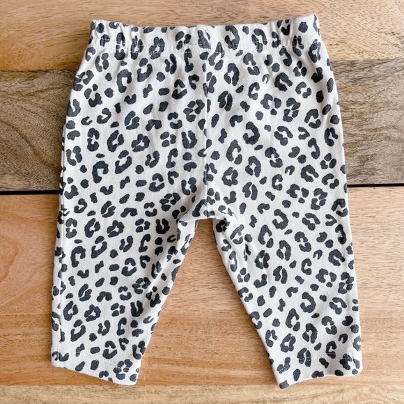 🧸 SALE! (5/$15, 8/$22, 12/$30) Carter's Animal print legging 3-6m baby girl - Picture 3 of 4